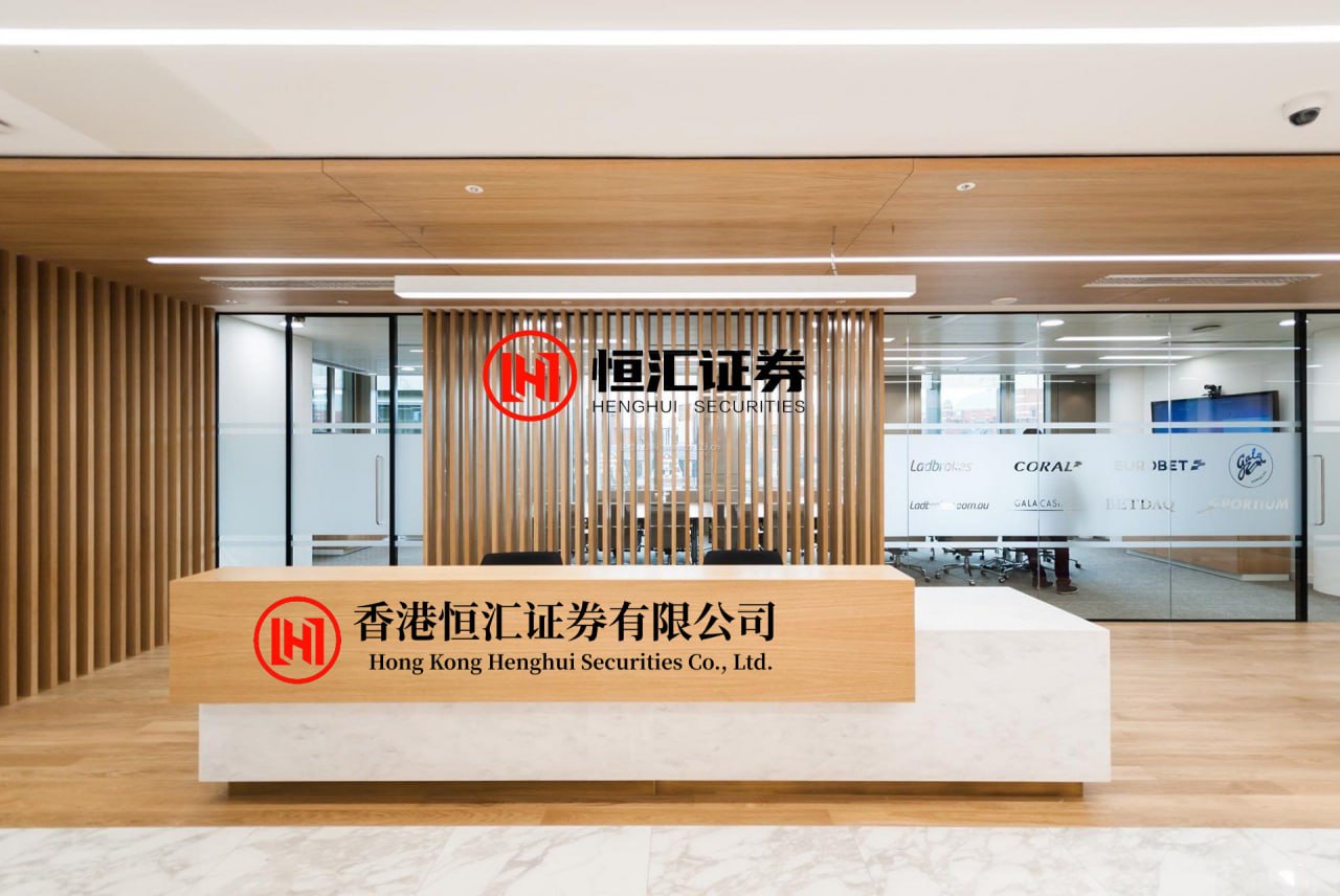 智股策略官网 上海一对小夫妻大庭广众之下竟做出这事！监控拍下全程......